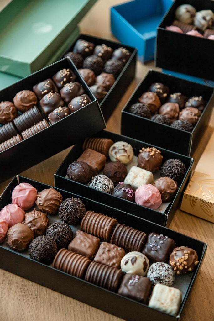 Mixed Truffle Box 320g | Riffa Menu